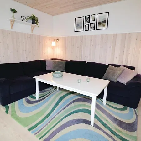Three-bedroom Holiday In * Rødby