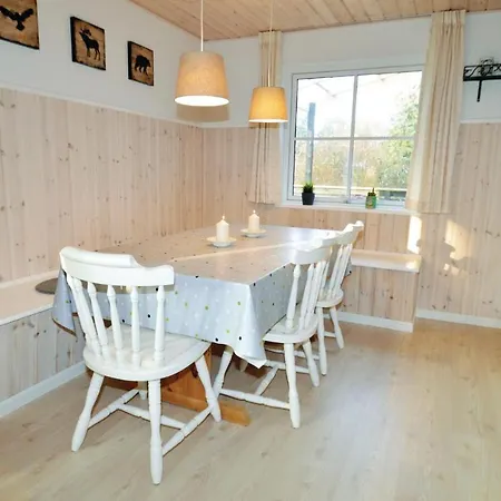 Ferienhaus Three-bedroom Holiday In Rødby