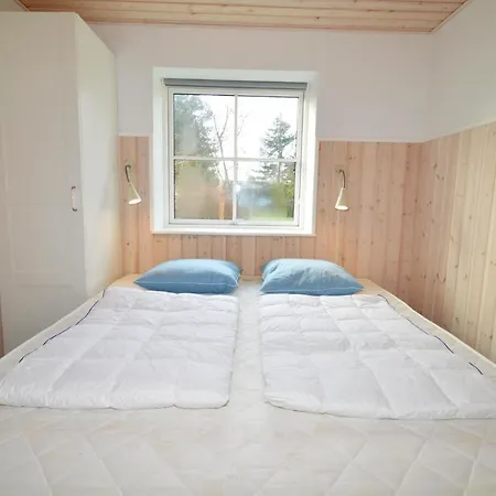Three-bedroom Holiday In Rødby